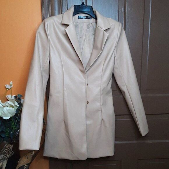 Missguided Women's Ivory Faux Leather Blazer US size 4 - Picture 2 of 12